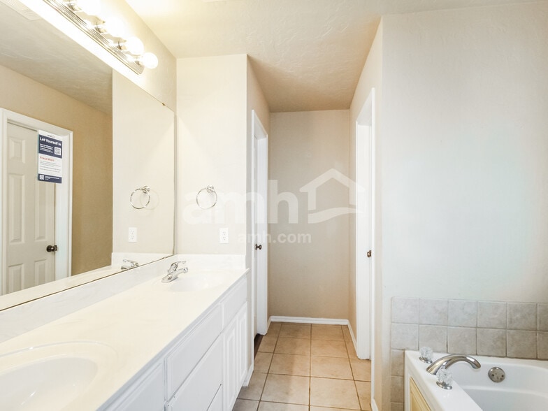 Building Photo - 509 SW 163rd St