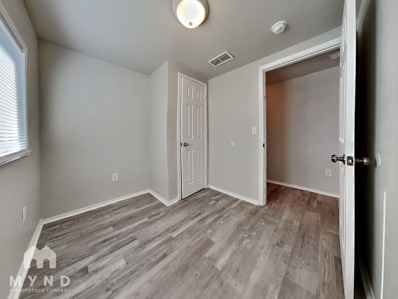 Building Photo - 3309 E 14th St