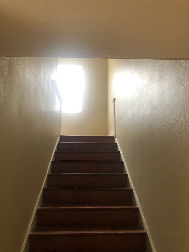 Building Photo - Charming Uptown Duplex in the Heart of Dow...
