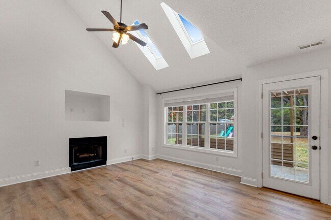 Building Photo - Farmhouse-Style Home Minutes from the Water | No HOA