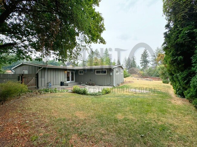 Building Photo - Stunning & Spacious South Hill Home