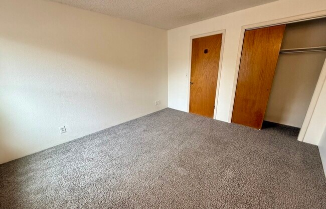 Building Photo - 1606 Cottonwood Dr