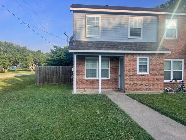Primary Photo - 306 Anderson St