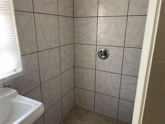 Building Photo - 829 Lime Ave