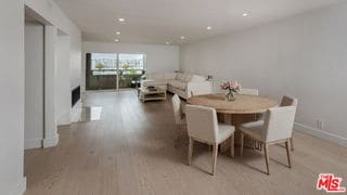 Building Photo - 4350 Vía Dolce