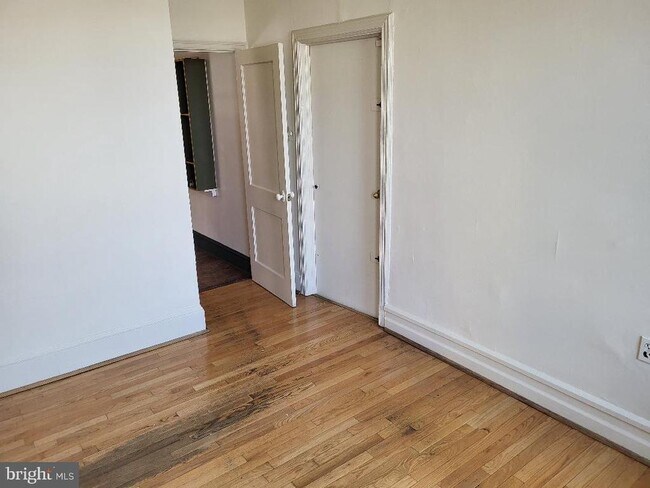 Building Photo - 2316 Poplar St