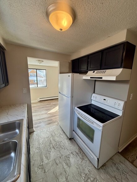 Building Photo - 156 Melrose St