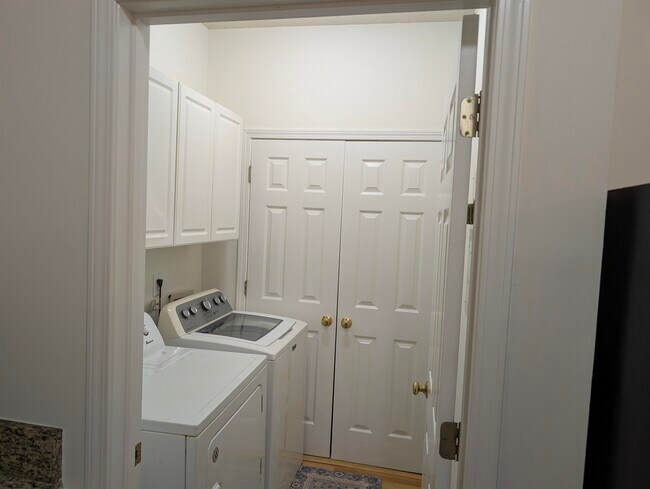 Building Photo - 9734 Leyland Dr