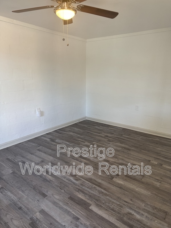 Building Photo - 108 Moore St