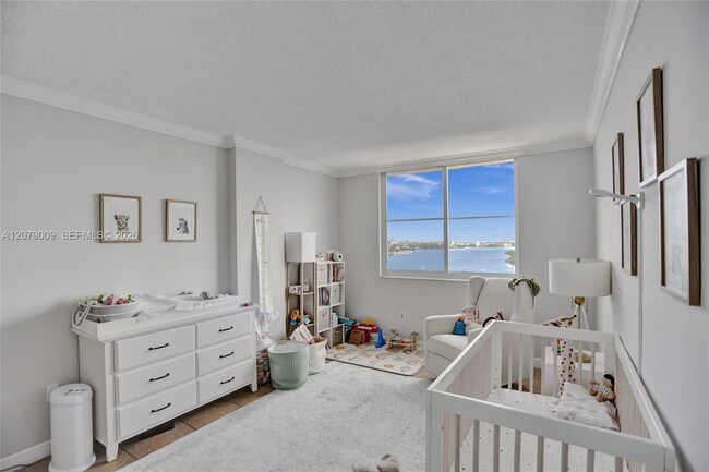 Building Photo - 300 Bayview Dr