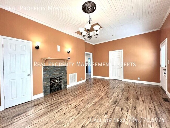 Building Photo - 319 Doster Ave
