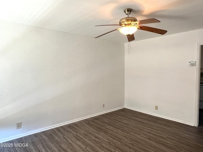 Building Photo - 3347 Thunderbird Rd