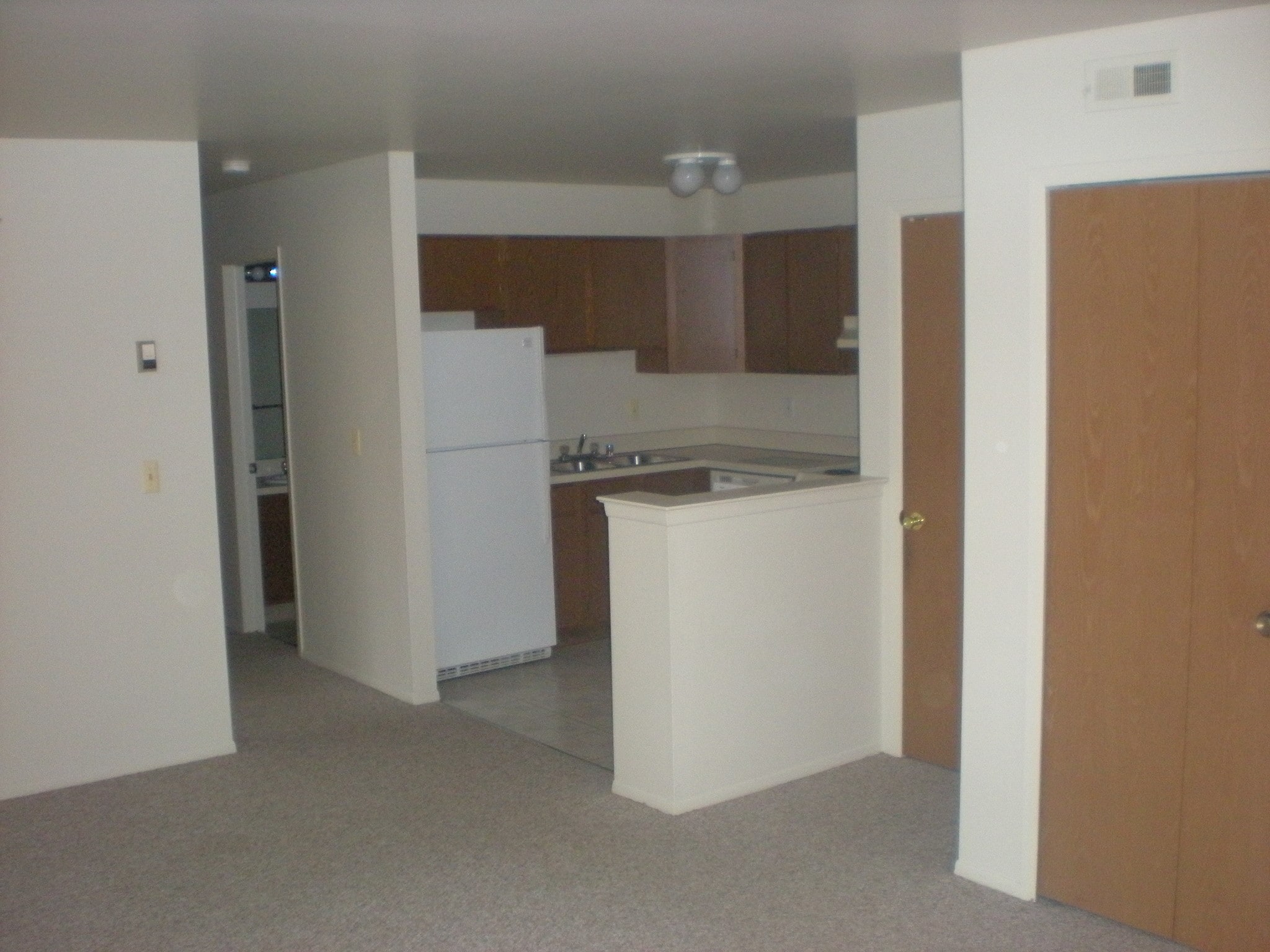 open to living rm kit balcony - 20418 Purlingbrook St