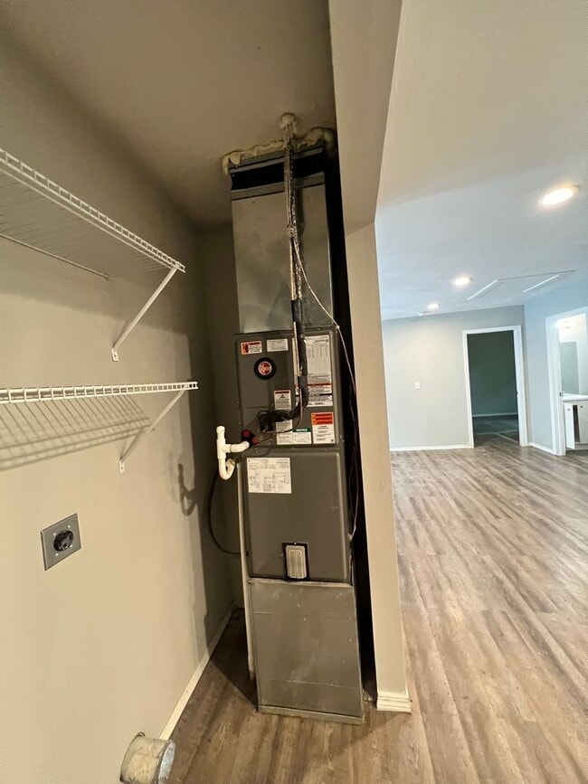 Building Photo - 3 Bed 2 Bath House