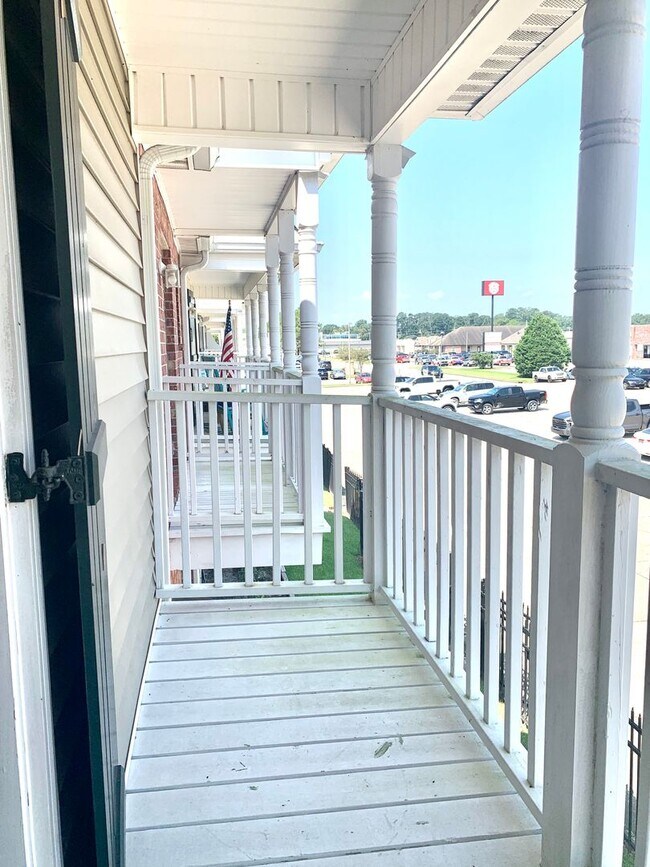Building Photo - 2BR 2 1/2BA Condominium Denham Springs