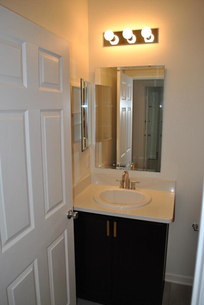 Building Photo - 612 Champion Ridge Dr