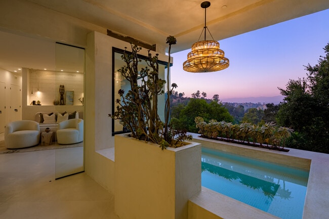 Building Photo - 8896 Lookout Mountain Ave