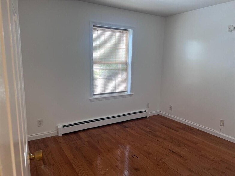 Building Photo - 144 Pavilion Ave