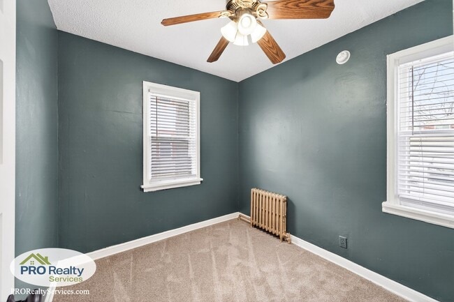 Building Photo - 2 Bedroom Main Level Duplex Unit