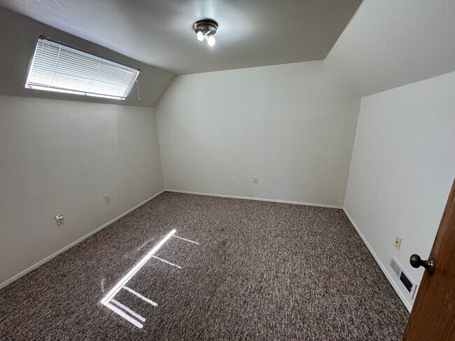 Building Photo - Primozich - Harrison