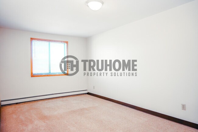 Building Photo - 715 N 40th St