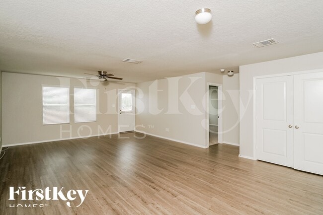 Building Photo - 1936 Heather Glen Dr