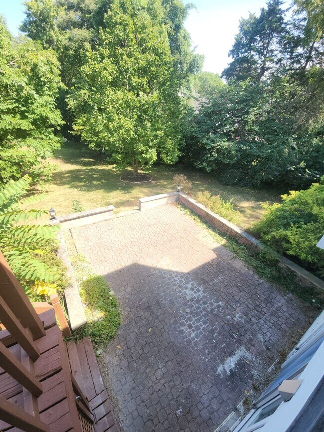 Building Photo - Spacious Home in Ladue Schools