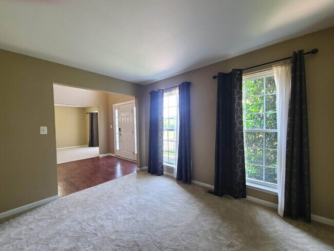 Building Photo - 5 BR, 4 BA Colonial in Lee's Hill