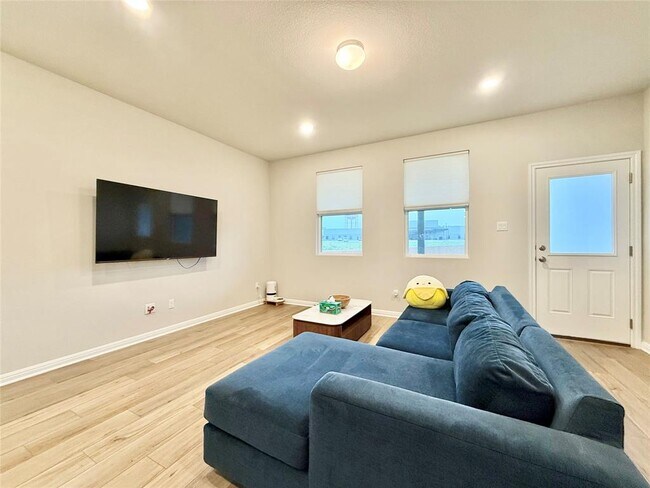 Building Photo - 923 Palo Brea Lp