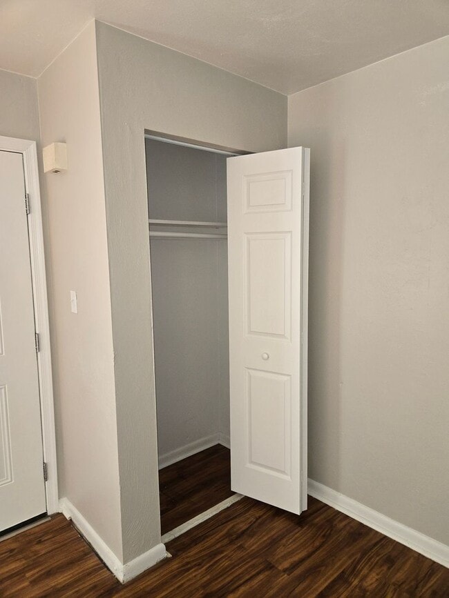 Building Photo - Move In Ready!!