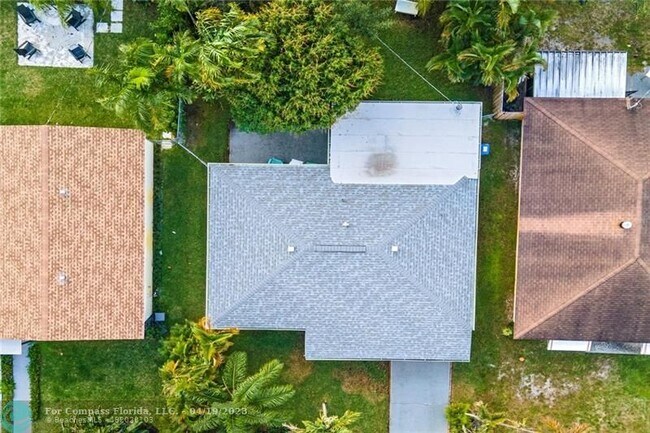 Building Photo - 50 NE 45th Ct