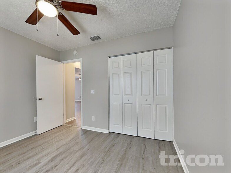 Building Photo - 309 Regal Park Dr