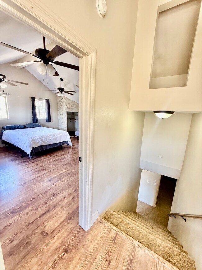 Building Photo - 4-BR Home with Horse Privileges in Apple Valley