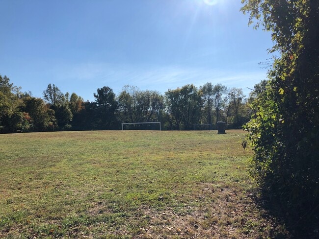 Building Photo - Well Appointed  and Updated Townhome in Downtown Bethesda