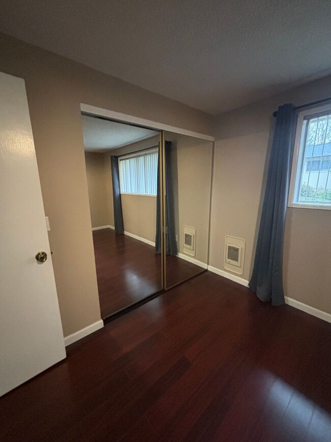 Building Photo - Pet friendly 2 bedroom condo in Southwest ...