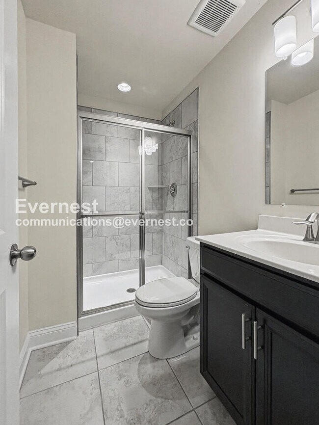 Building Photo - 2515 Hyacinth Ln