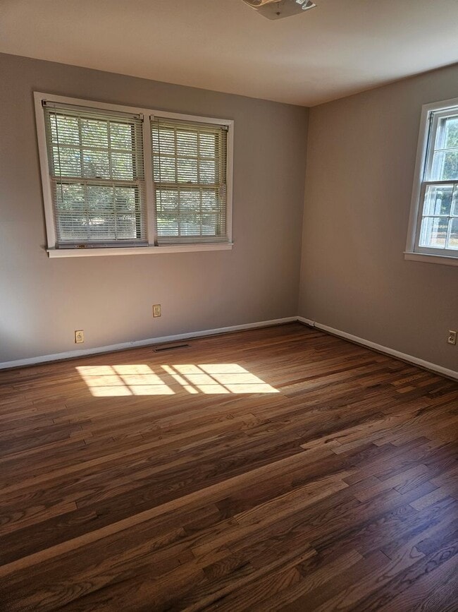 Building Photo - 307 Quail Dr
