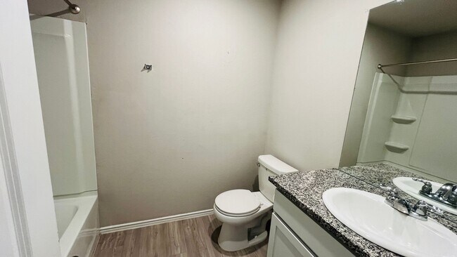 Building Photo - Spacious 4BR w/ Large Backyard – Close to ...