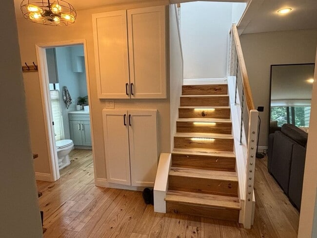 Building Photo - Fully Furnished Townhouse in the oceanfron...