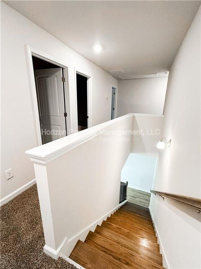 Building Photo - 6320 Pine St