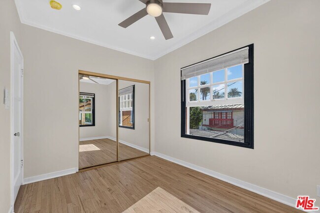 Building Photo - 215 S Gale Dr
