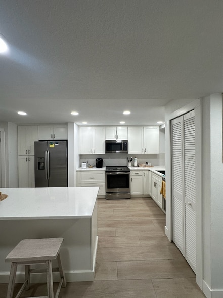 Building Photo - 6600 Sunset Way