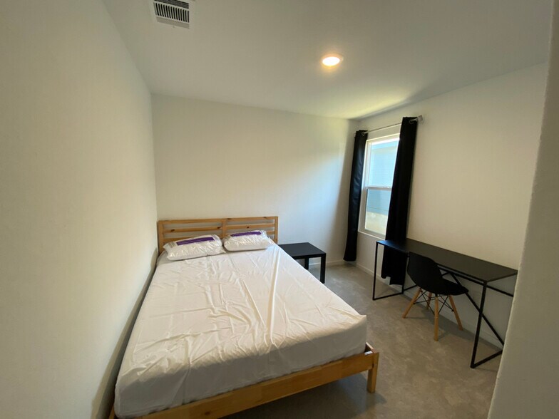 Building Photo - 9107 Selene Pl