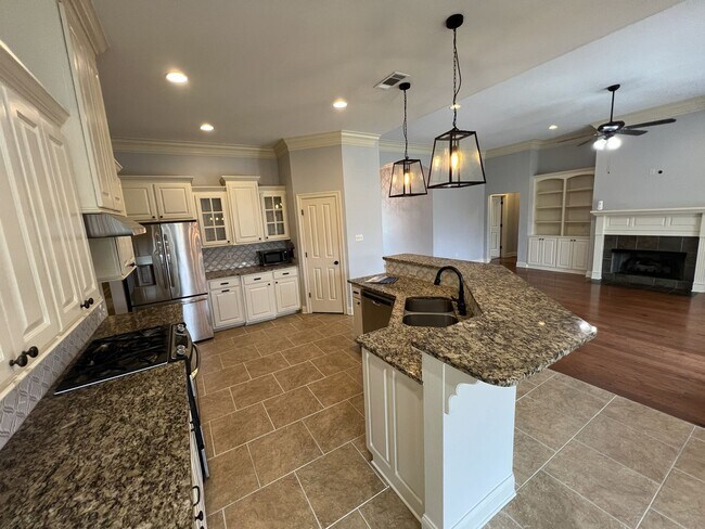 Building Photo - 7335 Oak View Dr.