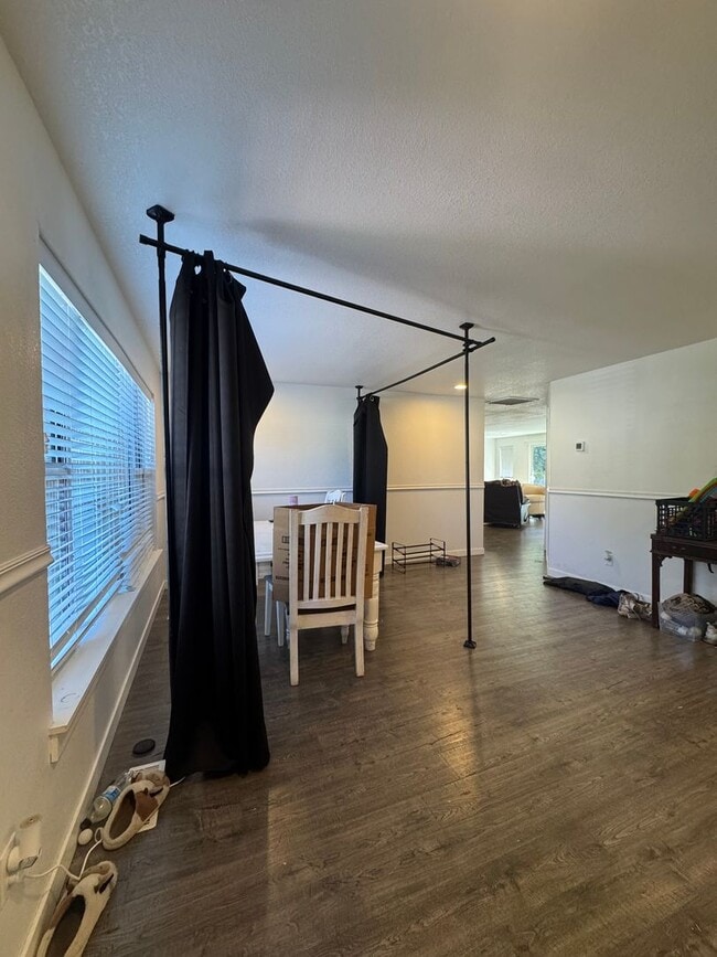 Building Photo - 3-Bedroom Home for Rent