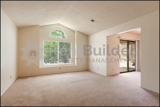 Building Photo - !!!PRICE IMPROVMENT!!!