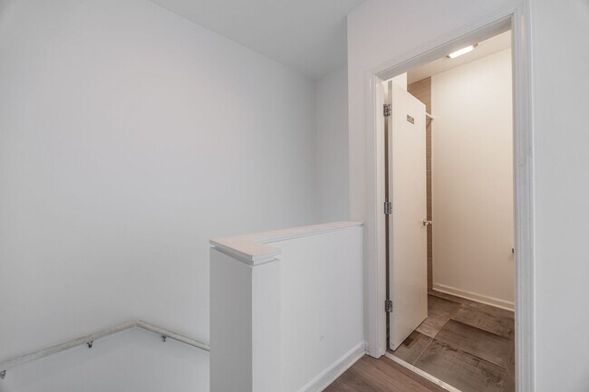 Building Photo - Spacious 2BR/2.5BA Duplex-Up in Humboldt Park with In-Unit Laundry!