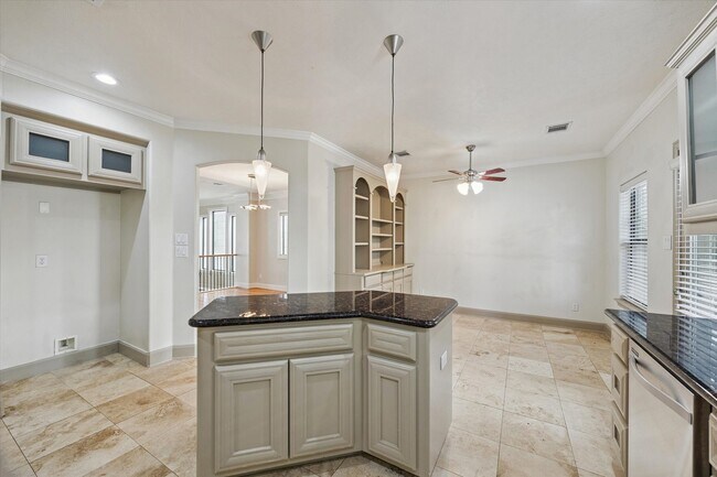 Building Photo - 2103 Hazard St