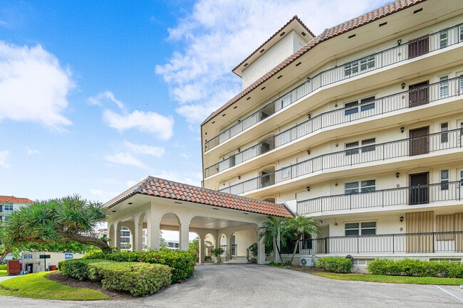 Building Photo - 2871 N Ocean Blvd