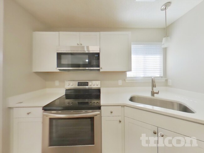 Building Photo - 2934 Hawick Commons Dr